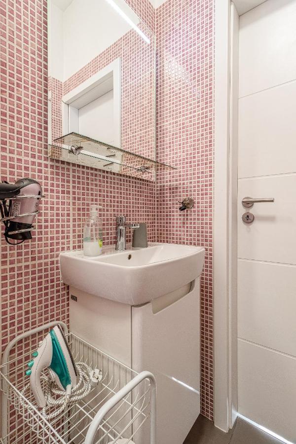 Bratislava -Apartment Near The City Center With A Balcony Exterior foto
